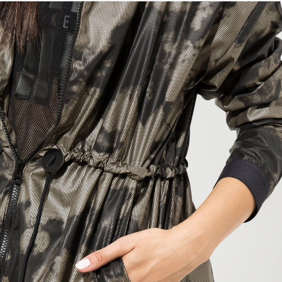 Reebok Black and GoldMetallic Women's Athletic Casual Jacket NWOT - Picture 4 of 14